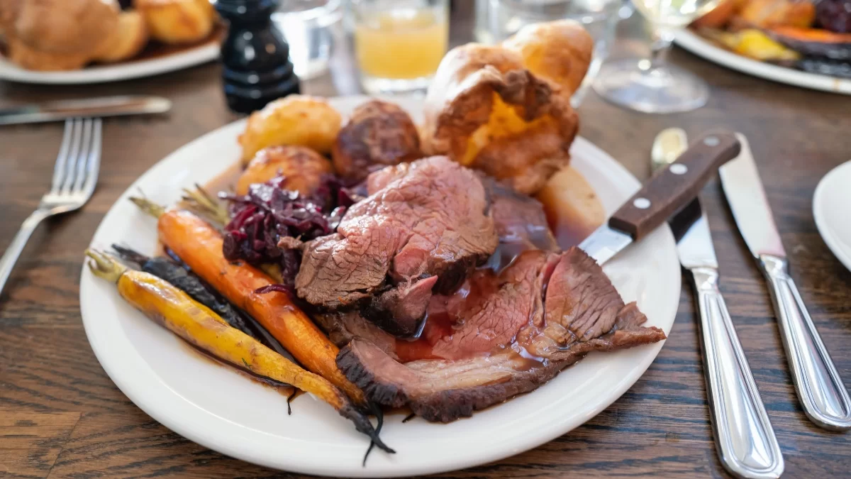 Roast dinner with beef, παραδοσιακό βρετανικό πιάτο