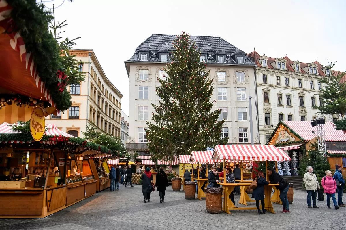 Weihnachtsmarkt auf dem Marktplatz, Λειψία