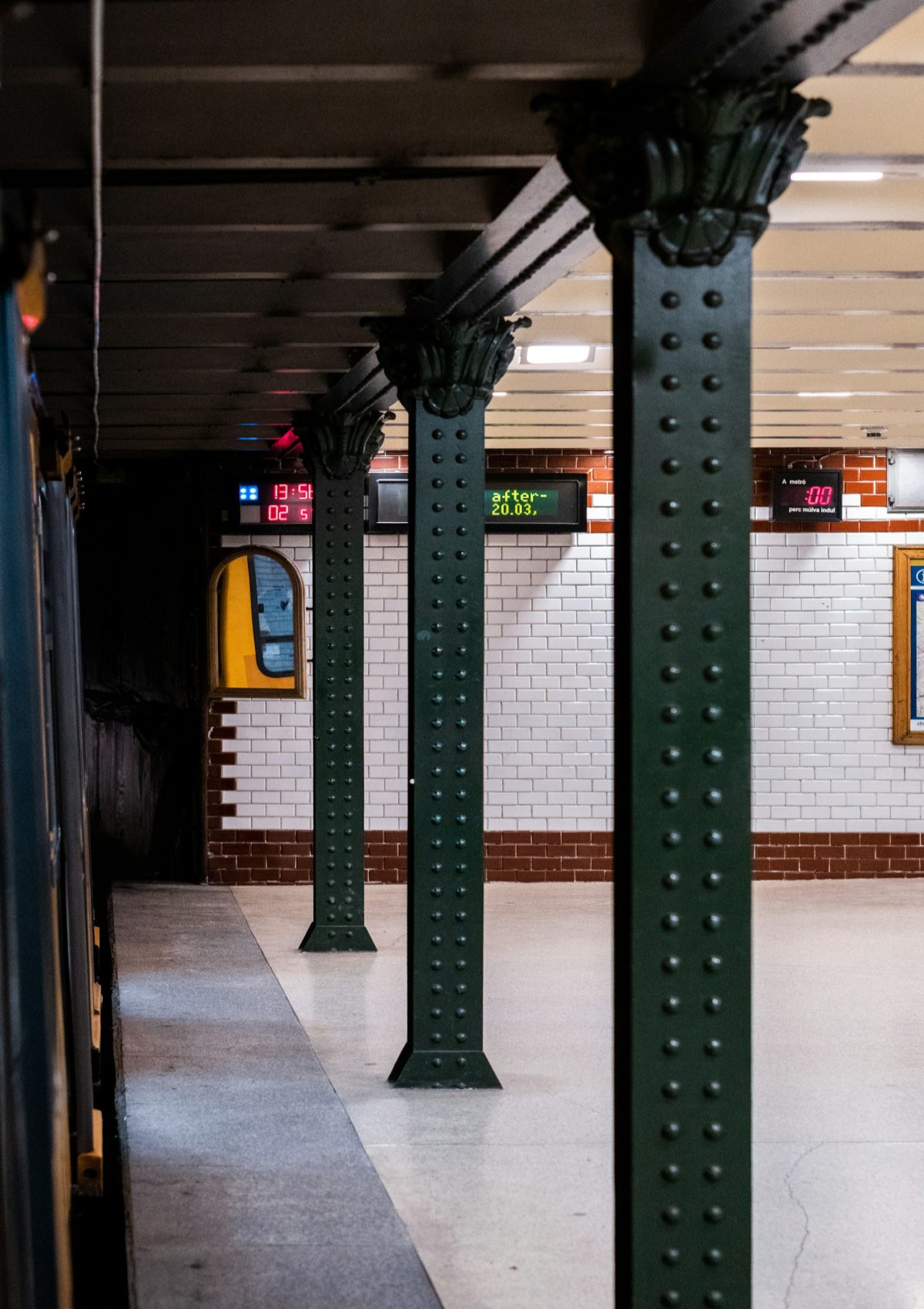 Metro, Kresz Géza Street, Βουδαπέστη