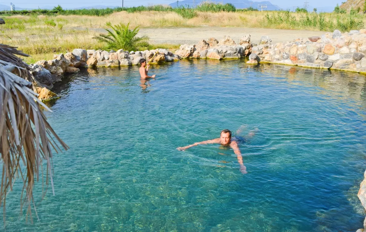 ιαματικές πηγές των Καμένων Βούρλων