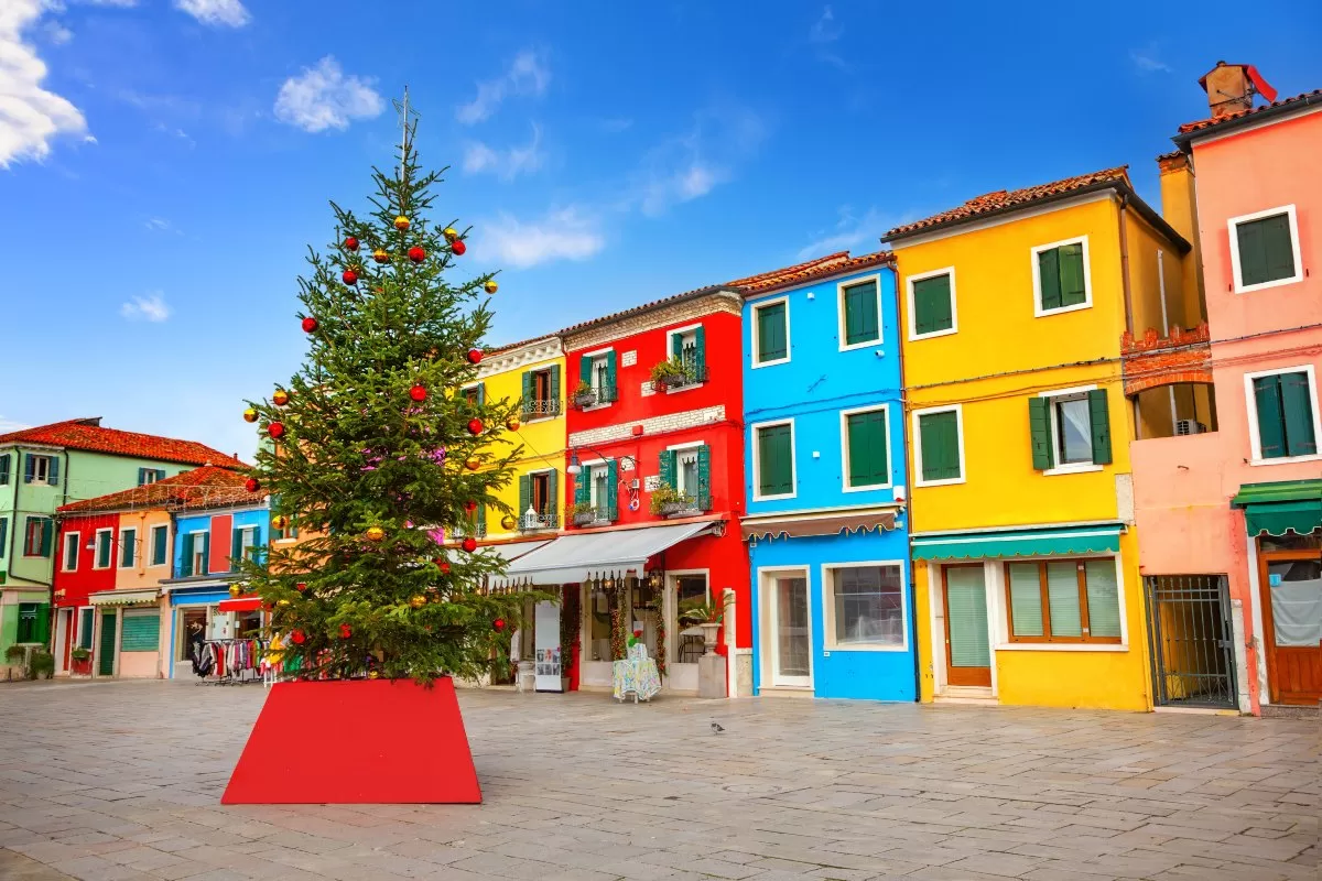 Χριστουγεννιάτικο δέντρο στο νησί Burano