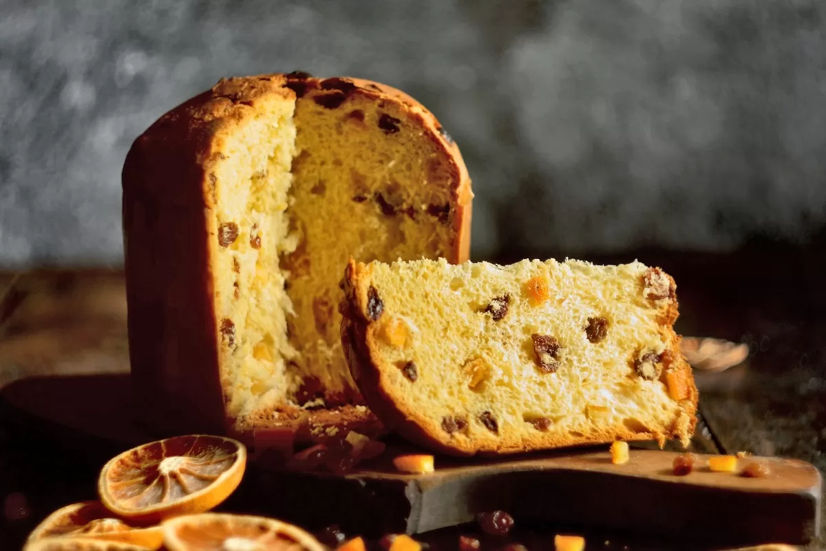 panettone - το παραδοσιακό χριστουγεννιάτικο ιταλικό κέικ