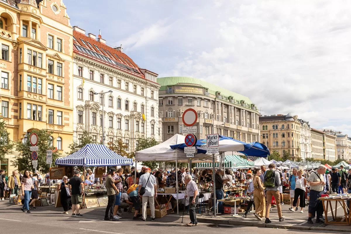 Υπαίθρια αγορά στο Naschmarkt στη Βιέννη