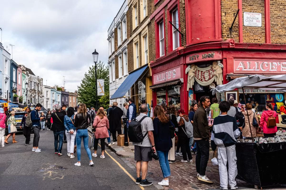 Ο διάσημος Portobello Road στο Notting Hill