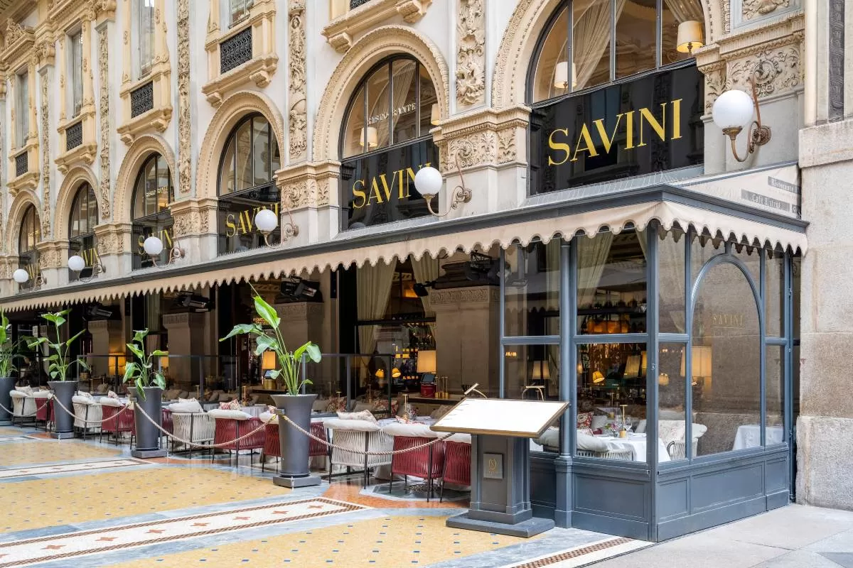 Το καφέ - εστιατόριο Savini στη Galleria Vittorio 