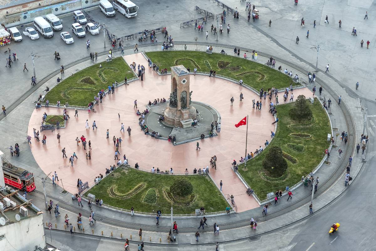 Η πλατεία Ταξίμ από ψηλά, Κωνσταντινούπολη