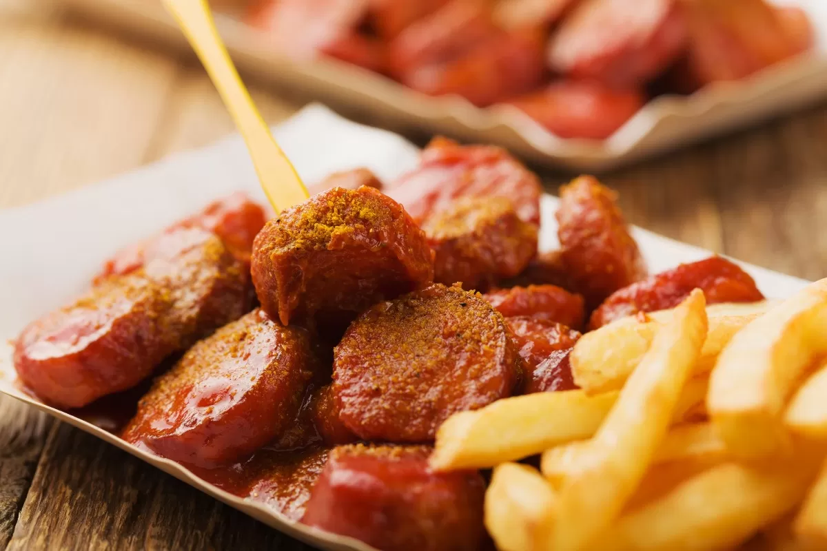 Currywurst - το εμβληματικό street food στο Βερολίνο